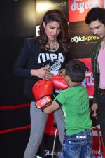 Priyanka Chopra promotes Mary Kom at Reliance outlet in Mumbai on 11th Sept 2014 (57)_5412a04c220eb.JPG