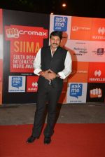 Manoj Tiwari on day 2 of Micromax SIIMA Awards red carpet on 13th Sept 2014 (241)_541543f6f1d21.JPG