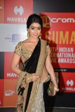 Shriya Saran on day 2 of Micromax SIIMA Awards red carpet on 13th Sept 2014 (541)_5415452c4200d.JPG