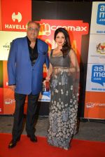 Sridevi, Boney Kapoor on day 2 of Micromax SIIMA Awards red carpet on 13th Sept 2014 (1259)_5415453c5866f.JPG