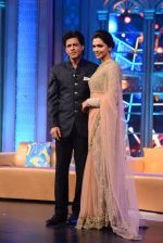 Deepika Padukone, Shahrukh Khan at the Audio release of Happy New Year on 15th Sept 2014 (377)_5418511e48adf.JPG