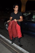 Sonu Nigam & team leave for Slam Tour on 16th Sept 2014 (40)_541a9dcd716be.JPG