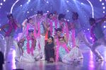 Bharti Singh at the grand finale of Jhalak Dikhhla Jaa in Filmistan, Mumbai on 18th Sept 2014 (209)_541c1a866c20f.JPG