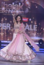 Madhuri Dixit at the grand finale of Jhalak Dikhhla Jaa in Filmistan, Mumbai on 18th Sept 2014 (529)_541c1d36affd5.JPG