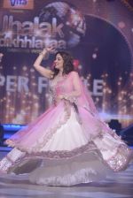 Madhuri Dixit at the grand finale of Jhalak Dikhhla Jaa in Filmistan, Mumbai on 18th Sept 2014 (530)_541c1d3823a75.JPG