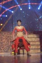 Mouni Roy at the grand finale of Jhalak Dikhhla Jaa in Filmistan, Mumbai on 18th Sept 2014 (348)_541c1a552d9bb.JPG