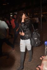 Alia Bhatt arrives from London in Mumbai Airport on 19th Sept 2014 (16)_541e5f3997c62.JPG
