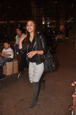 Alia Bhatt arrives from London in Mumbai Airport on 19th Sept 2014 (7)_541e5f352a6c7.JPG