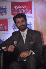 Fawad Khan promote Khoobsurat at Reliance Trends in Mumbai on 19th Sept 2014 (72)_541e63468a042.JPG