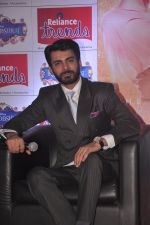 Fawad Khan promote Khoobsurat at Reliance Trends in Mumbai on 19th Sept 2014 (73)_541e634798628.JPG