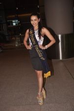 Gail Nicole Da Silva, Miss India snapped after she returns from as winner from contest in Airport on 20th Sept 2014 (104)_541eb4b19b78e.JPG