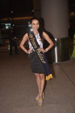Gail Nicole Da Silva, Miss India snapped after she returns from as winner from contest in Airport on 20th Sept 2014 (108)_541eb4b44981f.JPG