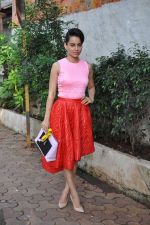 Kangana Ranaut snapped in Olive on 20th Sept 2014 (56)_541eb54cf3127.JPG