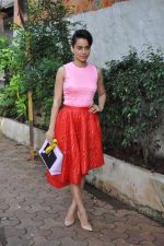 Kangana Ranaut snapped in Olive on 20th Sept 2014 (57)_541eb54da63a2.JPG
