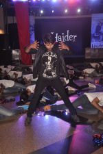 Shahid Kapur unveil Haider Song with Flash mob in Mumbai on 19th Sept 2014 (19)_541e60eaec103.JPG