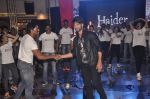 Shahid Kapur unveil Haider Song with Flash mob in Mumbai on 19th Sept 2014 (24)_541e60edb14d7.JPG