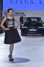 at Varun Bahl show for Audi in Bandra, Mumbai on 20th Sept 2014 (39)_541eb28e7e1ce.JPG