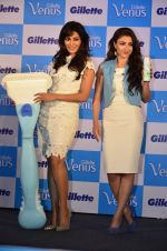 Chitrangada Singh & Soha Ali Khan unveil Gillette_s new series in Palladium on 25th Sept 2014 (13)_54256a7445613.JPG