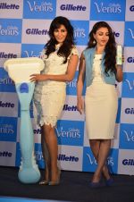 Chitrangada Singh & Soha Ali Khan unveil Gillette_s new series in Palladium on 25th Sept 2014 (15)_54256a74e4af6.JPG