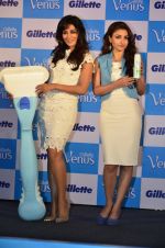 Chitrangada Singh & Soha Ali Khan unveil Gillette_s new series in Palladium on 25th Sept 2014 (7)_54256a71dd4a1.JPG