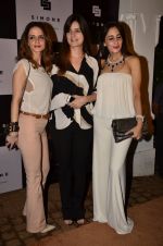 Sussanne Khan, Simone Arora, Farah Khan Ali at Simone store launch in Mumbai on 26th Sept 2014(1026)_54269d0bf365d.JPG