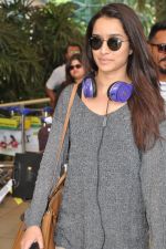 Shraddha Kapoor snapped at airport in Mumbai on 27th Sept 2014 (31)_54277be0642dc.JPG