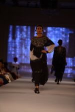Model walk for Tarun Tahiliani Modern Mughals show for Sahachari Foundation in Mumbai on 28th Sept 2014 (541)_542990b9dfe06.JPG