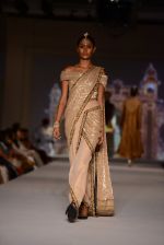Model walk for Tarun Tahiliani Modern Mughals show for Sahachari Foundation in Mumbai on 28th Sept 2014 (687)_5429915ed957d.JPG