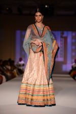 Model walk for Tarun Tahiliani Modern Mughals show for Sahachari Foundation in Mumbai on 28th Sept 2014 (853)_542992197b5fd.JPG