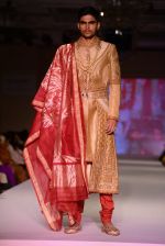 Model walk for Tarun Tahiliani Modern Mughals show for Sahachari Foundation in Mumbai on 28th Sept 2014 (880)_5429923bb7477.JPG