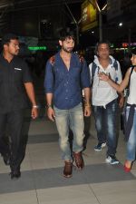 Shahid Kapur snapped at airport in Mumbai on 29th Sept 2014 (23)_542a8bed27c7b.JPG