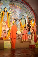 Sushmita Sen at Durga Pooja on 30th Sept 2014 (160)_542be0710e615.JPG