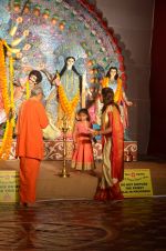 Sushmita Sen at Durga Pooja on 30th Sept 2014 (161)_542be071d6673.JPG