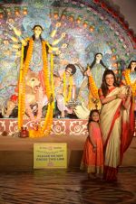 Sushmita Sen at Durga Pooja on 30th Sept 2014 (173)_542be07cc1b18.JPG