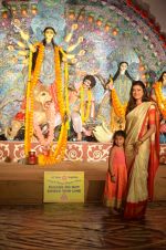 Sushmita Sen at Durga Pooja on 30th Sept 2014 (179)_542be0829e1a2.JPG