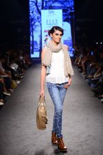 Model walk the ramp for Elle Show on day 3 of Myatra fashion week on 5th Oct 2014 (245)_54313bf915847.JPG