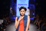 Model walk the ramp for Elle Show on day 3 of Myatra fashion week on 5th Oct 2014 (288)_54313cad57551.JPG