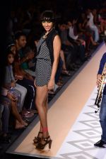 Model walks for Rina Dhaka at Myntra fashion week day 1 on 3rd Oct 2014 (462)_543127eea94b8.JPG