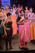 Sunil Grover, Mandira Bedi walk the ramp for Mandira Bedi Show on day 3 of Myntra fashion week on 5th Oct 2014 (407)_5431412b3a90d.JPG