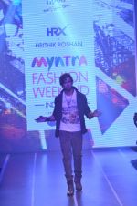Hrithik Roshan walks for HRX at Myntra Fashion Weekend Finale in Mumbai on 5th Oct 2014 (70)_54321f0b63b0b.JPG