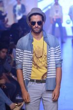 Model walks for HRX at Myntra Fashion Weekend Finale in Mumbai on 5th Oct 2014 (90)_5432206fdf85a.JPG