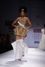 Model walk the ramp for Alpana Neeraj Show on wills day 1 on 8th Oct 2014  (115)_54356031d4cdf.JPG