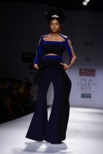 Model walk the ramp for Alpana Neeraj Show on wills day 1 on 8th Oct 2014  (37)_54355f6e0367a.JPG