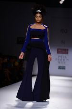 Model walk the ramp for Alpana Neeraj Show on wills day 1 on 8th Oct 2014  (39)_54355f7207cd6.JPG