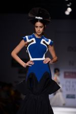 Model walk the ramp for Alpana Neeraj Show on wills day 1 on 8th Oct 2014  (73)_54355fc84cd31.JPG