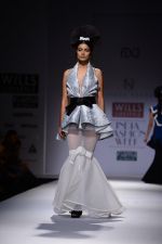 Model walk the ramp for Alpana Neeraj Show on wills day 1 on 8th Oct 2014  (76)_54355fd23b7a4.JPG