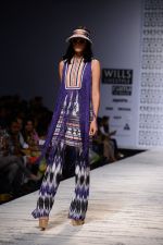 Model walk the ramp for Hemant and Nandita Show on wills day 1 on 8th Oct 2014  (104)_543561a802f35.JPG