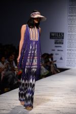 Model walk the ramp for Hemant and Nandita Show on wills day 1 on 8th Oct 2014  (105)_543561a9ec087.JPG