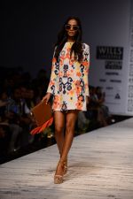 Model walk the ramp for Hemant and Nandita Show on wills day 1 on 8th Oct 2014  (12)_5435607559f2a.JPG
