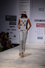 Model walk the ramp for Hemant and Nandita Show on wills day 1 on 8th Oct 2014  (14)_5435608290787.JPG